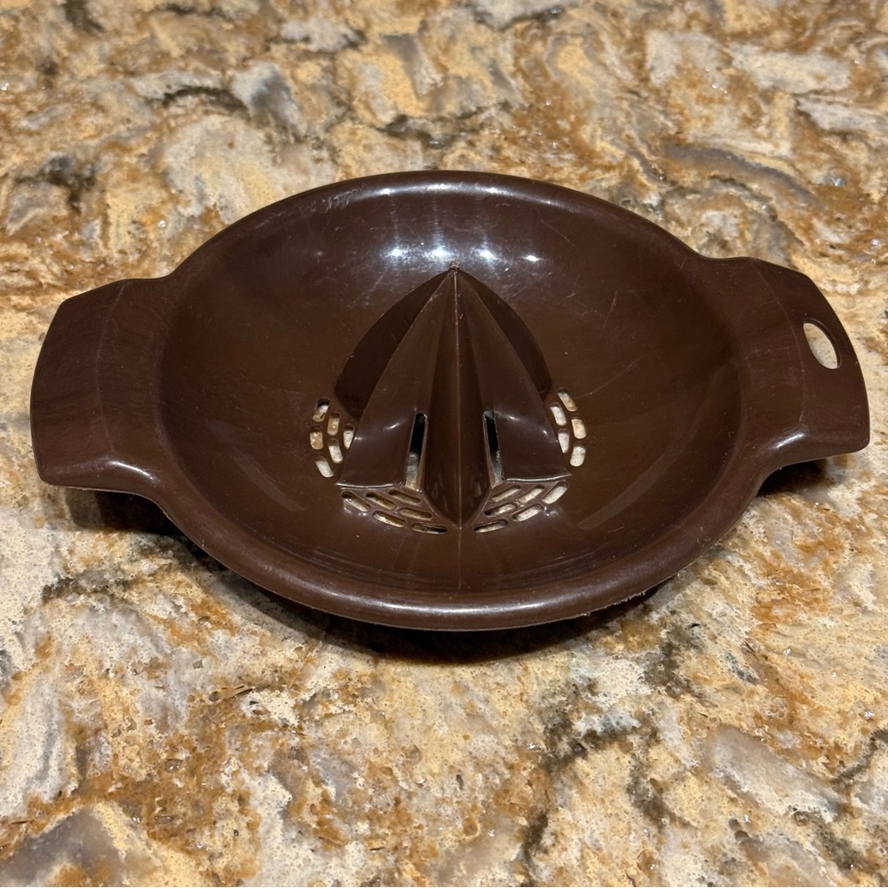 Vintage Villaware 1970s Harvest Brown MCM Plastic Citrus Juicer Made in USA